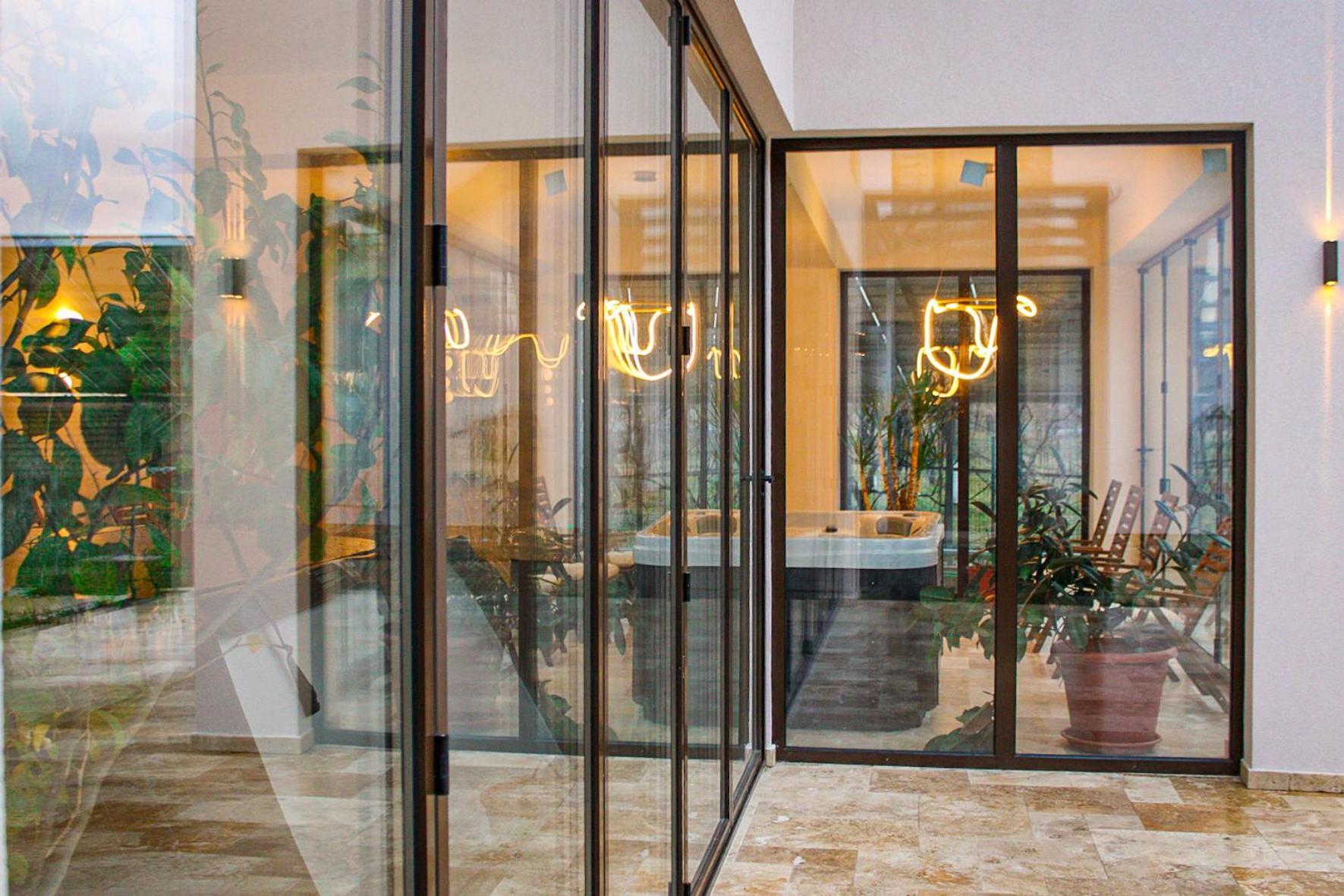 Pensiunea Tobo Baia de Fier Ngoại thất bức ảnh